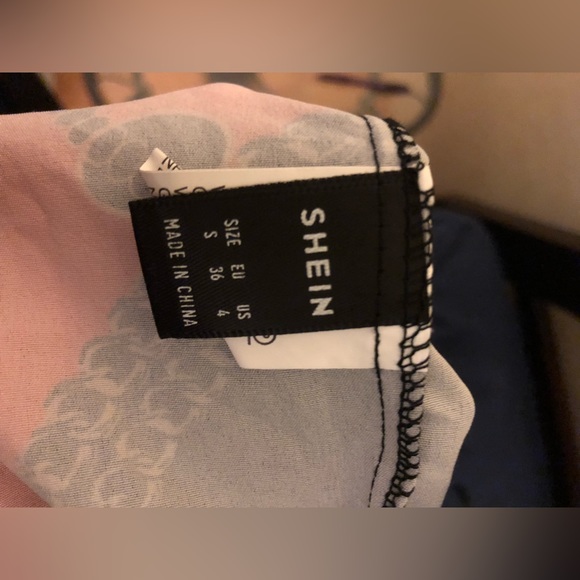 Womens Graphic Red/Black Jewelry Design Top Shirt Size S/4 - Picture 4 of 4